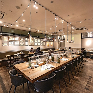 A PIZZA 大阪京橋店の雰囲気1