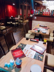 カウンターは4席ございます。カップルのお客様に最適!!料理人と直接会話会話ができる場面もあるかも