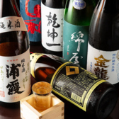 日本酒も宮城県産をメインに取り揃え。“手づくりの仕込みによる高品質の酒造り”を掲げ伝統的な地酒を醸造している「一ノ蔵」と、宮城県塩竈市に蔵を構え"品格のある酒"を目指す老舗『佐浦酒造』の「浦霞」は常備しております。杜氏や蔵人達に丁寧に育てられた日本酒は当店の料理との相性も抜群です。