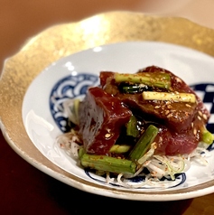 炙り馬肉赤身 &nbsp;行者にんにく ユッケ風