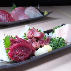 盛り合わせ3種(赤身、炙りヒモ、ハツ)