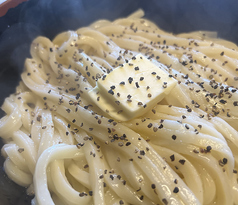 〆のかまバターうどん(香川のバカイチ代風)