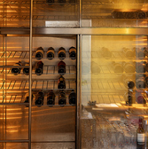 【鹿児島エリアでも屈指のワインセラー完備】約80種の種類豊富なお酒を取り揃えており、ウィスキーや焼酎をはじめ、ワインは赤、白、ロゼ、そしてスパークリングワインやシャンパンなどもございます。お食事とのペアリングを存分にお楽しみください。