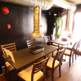 店内には 4名様テーブルが4卓あり、少人数での食事やご家族・ご友人との集まりに最適。落ち着いた空間で、ゆったりと焼肉を堪能できます。