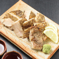 料理メニュー写真&nbsp;鶏もも肉の豪快！1枚炭火焼き