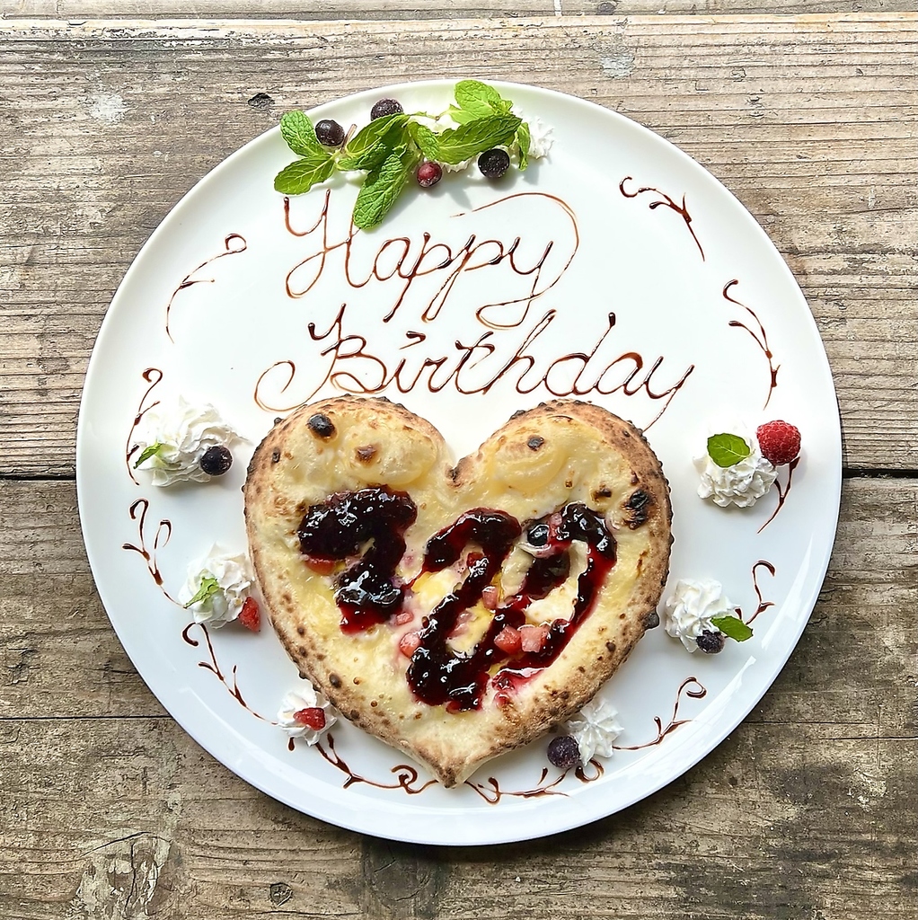 花火＆メッセージ付きハート型ピッツァを無料贈呈♪
