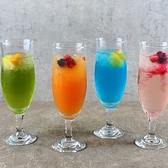 誕生日や記念日のお祝いに嬉しい、名入れ対応のサプライズプレートをご予約でご用意。お名前やメッセージを添えた特別な一皿で、思い出に残るひとときを演出します。ドリンクも豊富に揃い、乾杯から最後まで華やかに楽しめるのも魅力。大切な方とのお祝いにぜひご利用ください。