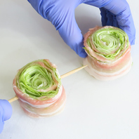 野菜と肉を整える丁寧な仕込み