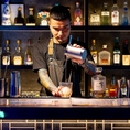 当店ではカラオケ体験ができ、音楽とお酒、食事を同時に楽しめる場所です。初対面の方とも、歌を通じて自然と会話が生まれやすく、新しい出会いが♪友人や仲間と一緒に盛り上がることで、一体感が生まれ、素晴らしい思い出を作ることができます。楽しい時間を共有し、心温まるひとときをお過ごし下さい！