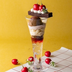チェリーとチョコレートのパフェ