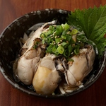 牡蠣やサーモンなどを使用した海鮮の逸品メニューもご用意！絶品創作料理を満喫