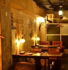 全席ソファの快適空間。のんびりとした気分で、ゆっくりとお食事やお飲み物を楽しめます。