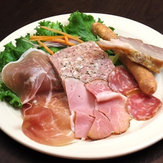 コダマミートサラダ（パン付き）