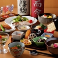 お酒にそっと寄り添う和食。日本酒に合わせた味付けを意識しながら、単に濃い味にではなく優しい味わいを作り出します。伝統は革新の連続、様々な文化が入り混じる神保町の地から、伝統を大切にした革新的な和食をご提案致します。