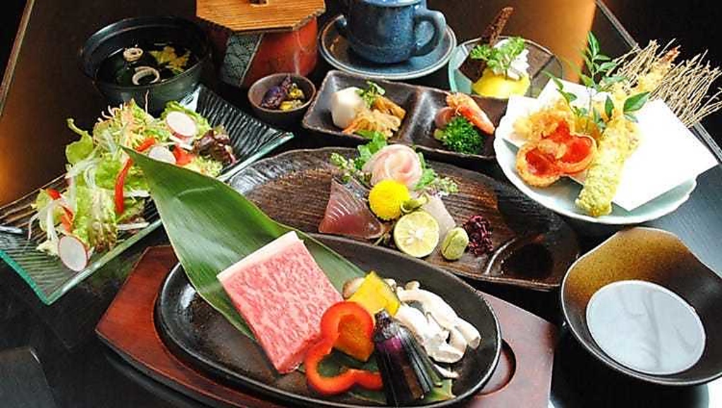 ご宴会コース多数 ・飲み放題付コースは5,000円台よりご用意