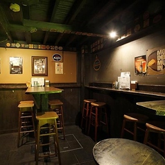 会社帰りに気軽に立ち寄れる、雰囲気抜群の隠れ家的な大テーブル席です。グループでのご利用にも最適です♪