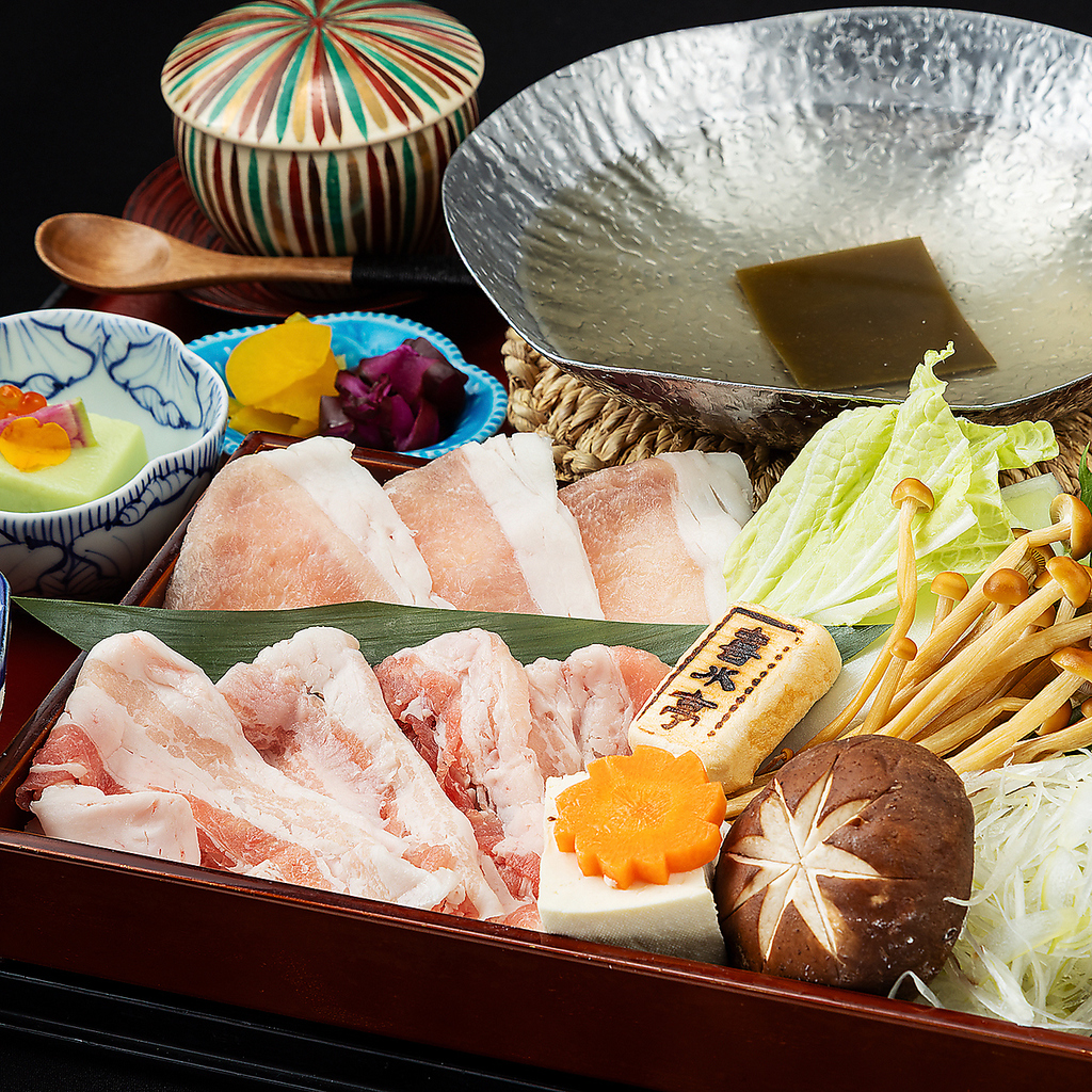 ●福岡産糸島豚を使用した『糸島豚しゃぶしゃぶ』を御用意致しております！