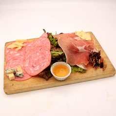 ハムとチーズの盛り合わせ