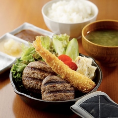 ランチタイムも営業