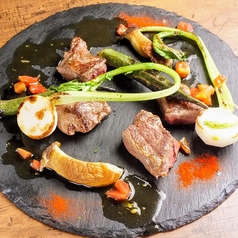 A４黒毛和牛ブリスケと旬野菜のグリル焦がしバターのフレッシュトマトソース