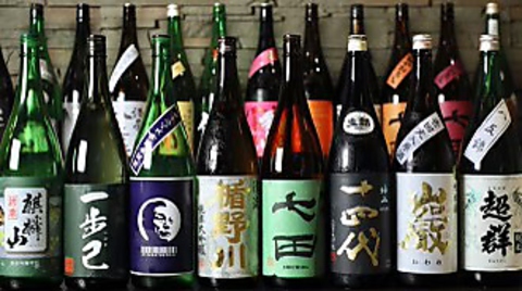 日本の地ビールの樽生や日替わりの日本酒を、直送の鮮魚やオーナー自ら釣ったお魚と