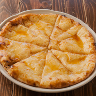 当店オリジナルの大人気メニュー【ハニーチーズナン】