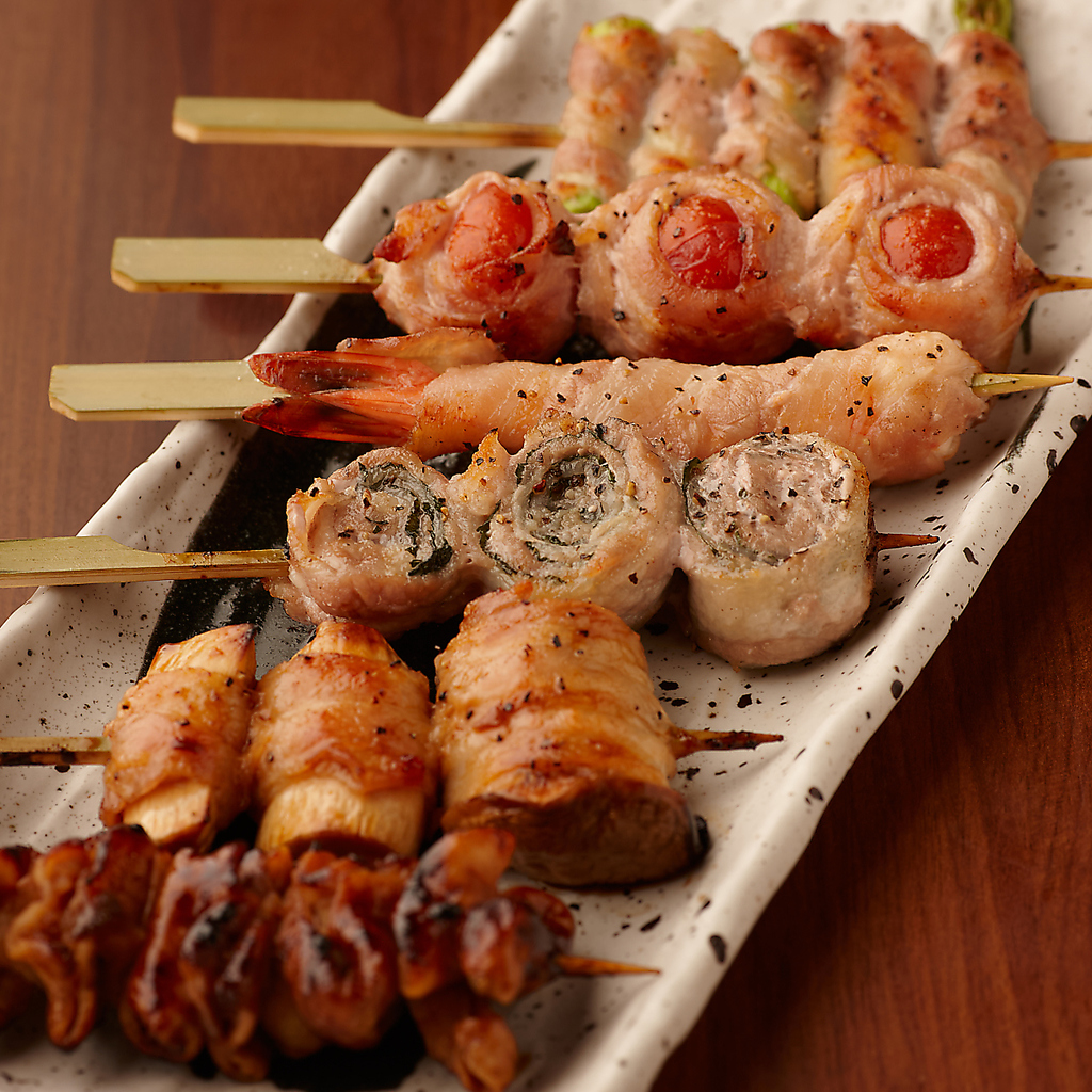 「豚巻き野菜串」は1本からご注文OK！旬の食材を使用した野菜串も月替わりでご用意しています