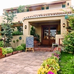 いらっしゃいませ～★煙突のあるかわいい外観の一軒家生バスタ専門店へようこそ！