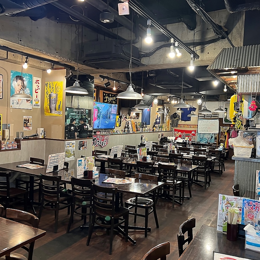 大衆的な雰囲気が広い年齢層のファンをがっちり掴む！ご宴会最大100名までOK！