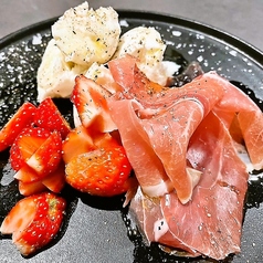 生ハム/季節フルーツ/モッツァレラチーズ