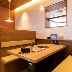 焼肉ぐりぐり家 PREMIUM イオンモール倉敷店の雰囲気3