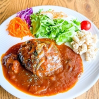 手間ひまかけて仕込む自慢のハンバーグ等こだわりランチ
