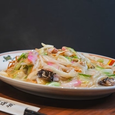 【2種類から麺が選べる】本場の味を堪能できる皿うどん！金蝶ソースで味変も◎の写真