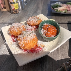 輪切りトマトのっけのチーズフォンデュコロッケ