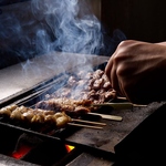 朝引き「京赤地鶏」を使用した炭火焼鳥専門店