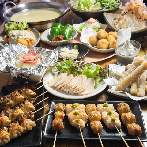 炭焼きの焼き鳥とお野菜がメイン。丁寧に焼き上げた焼き鳥と一品料理も多数ご用意。