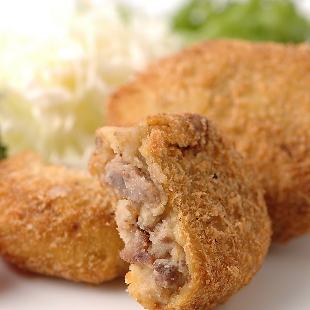 【プレミアム牛タンコロッケ】お持ち帰りも可能な当店自慢のおすすめ料理★300円(税込)とお手頃価格