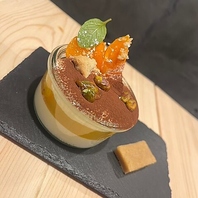 キュートなパフェ4種類を、昼夜問わず気軽に満喫♪