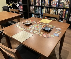 ２人席です。１～２人様でもお楽しみいただけるゲームも取り揃えております。