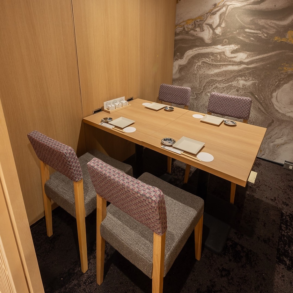 個室は大小様々！！女子会や飲み会など、シーンに合わせて最適な個室にご案内いたします。