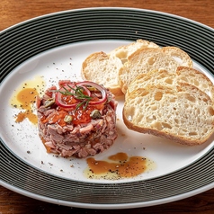 イクラとローストビーフのタルタル　～ウニ醤仕立て～