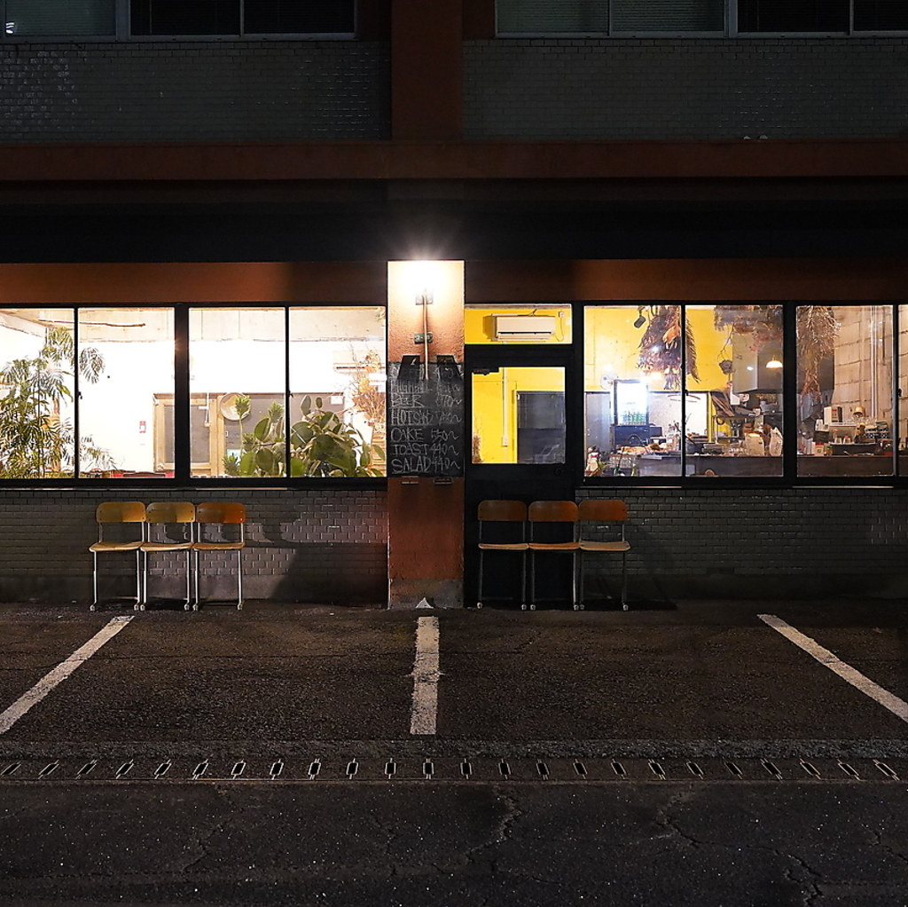 【駐車場完備】お店前の駐車場は最大8台駐車可能!お車でお越しのお客様も安心してご利用いただけます