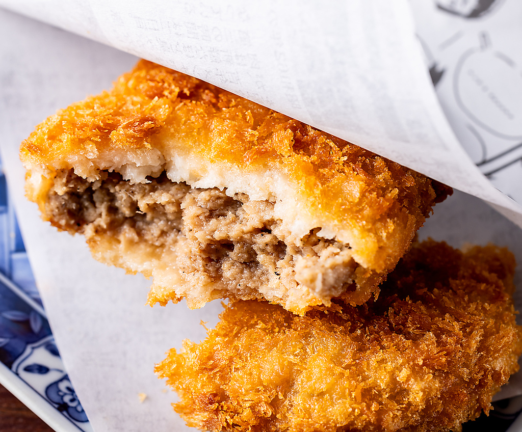 注文率95％　名物「100年メンチ」