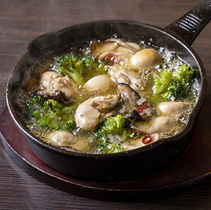 牡蠣のアヒージョ(バゲット2個付き)