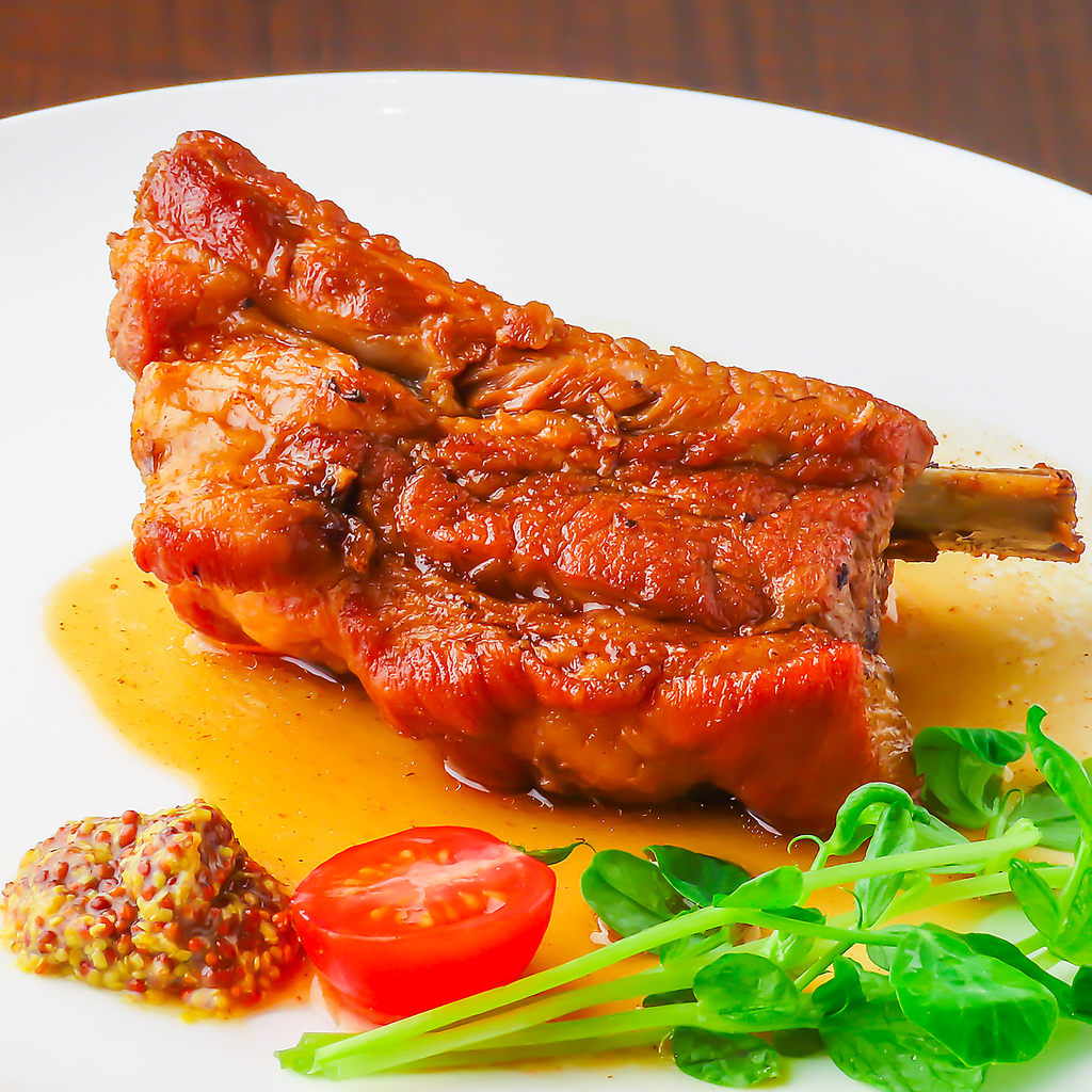 魚介だけではなくお肉もご用意♪地鶏スパイス焼きは、鶏肉の旨味が引き立つ特製スパイスが魅力！ 