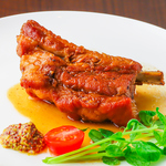 魚介だけではなくお肉もご用意♪地鶏スパイス焼きは、鶏肉の旨味が引き立つ特製スパイスが魅力！ 
