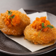 牡蠣とトリュフのクリームコロッケ　雲丹ソースで