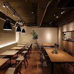 お店全体を貸し切って、プライベートなパーティーやイベントを開催していただけます。立食時最大30名様までご利用可能。また、20名様以下での少人数の貸切もご相談可能です。結婚式の二次会や歓送迎会など、多様なニーズに対応できる設備（プロジェクター、マイクなど）も完備。特別な一日をサポートします！