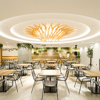 緑溢れる公園のようなイベント会場