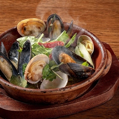 ムール貝とアサリ、セロリのブレゼ　レモングラスの香り